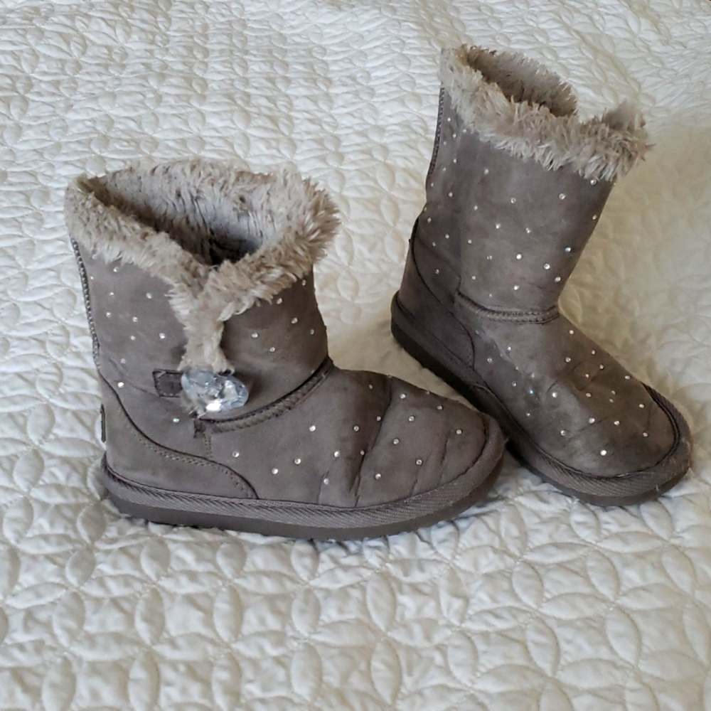 Girls ugz style boots